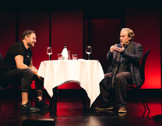 „Niespodziewany powrót” w Warszawie — wydarzenie teatralne, które warto zobaczyć