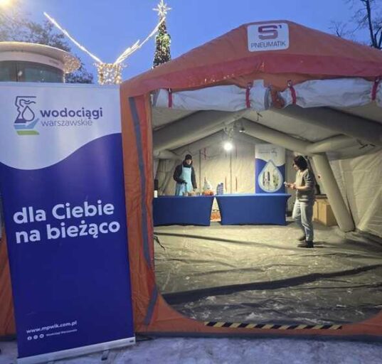 Ogrzewany namiot pomocy w Warszawie uruchomiony podczas silnych mrozów