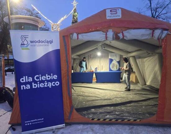 Ogrzewany namiot pomocy w Warszawie uruchomiony podczas silnych mrozów