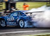 Samochód Piotra Kozłowskiego numer 78 Tiger Energy Drink w dymie podczas Driftingowych Mistrzostw Polski