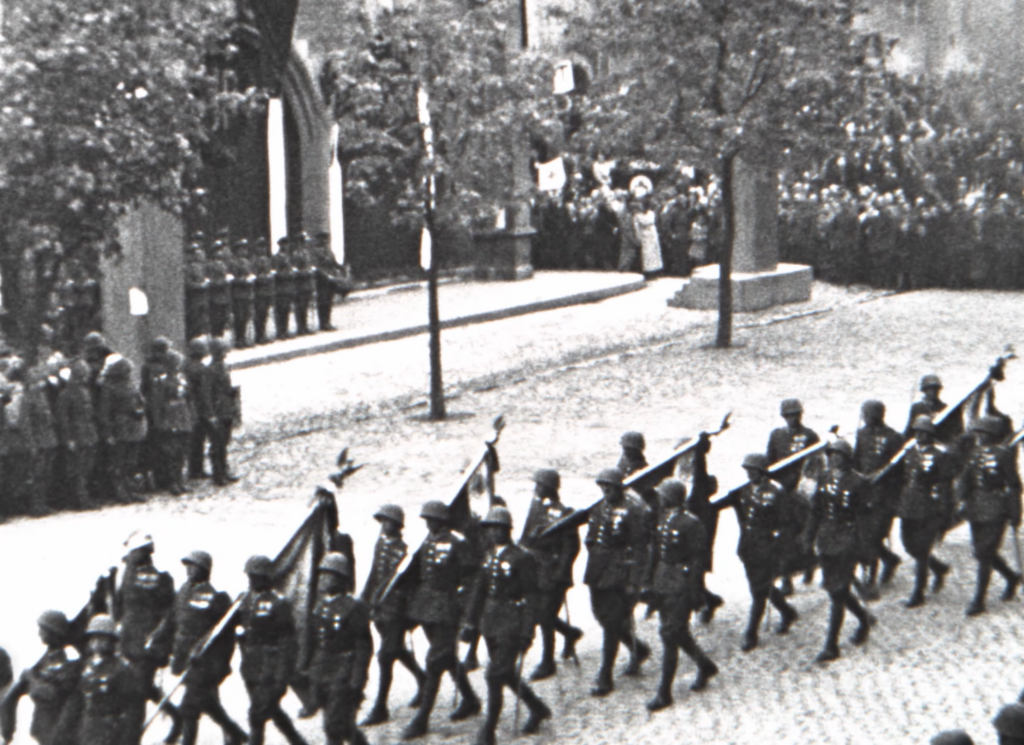Legioniści podczas uroczystości pogrzebowych Józefa Piłsudskiego w Krakowie w 1935 roku