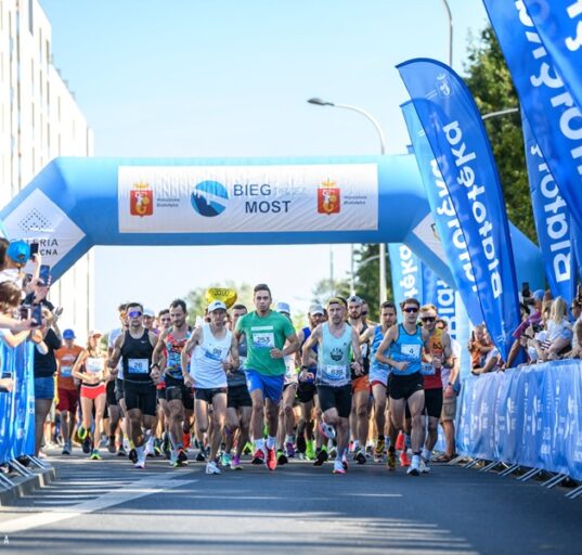Start Biegu przez Most spod bramy startowej, fot. Jacek Deneka