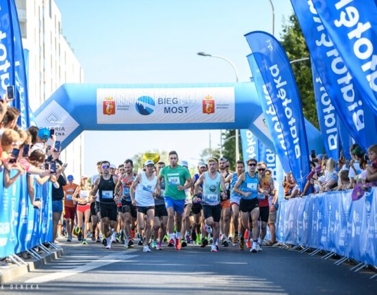 Start Biegu przez Most spod bramy startowej, fot. Jacek Deneka